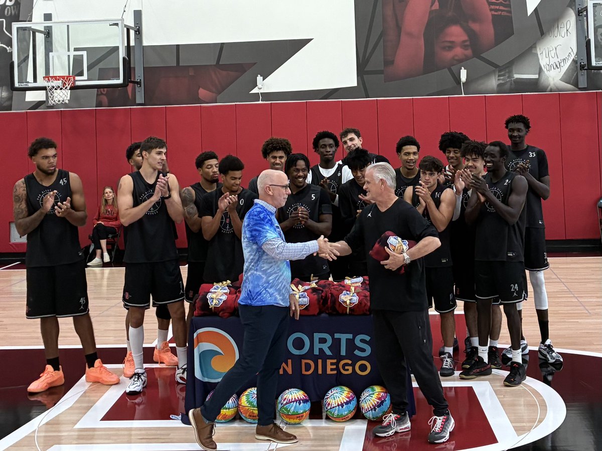 Aztec_MBB's tweet photo. Thanks to @SportsSDtourism for stopping by practice and bringing some tie-dye gear for the guys ahead of the Bill Walton Classic on November 7! #GoAztecs https://t.co/4auCamhCZt