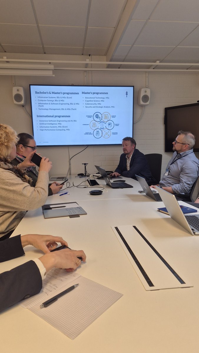 guntarskit's tweet photo. Aizvadīta vērtīga @universitatelv delegācijas vizītes pie mūsu  @FORTHEMAlliance somu partneriem @uniofjyvaskyla. Daudz kopīgu iespēju un izaicinājumu universitāšu attīstībā. Paldies par silto uzņemšanu! Kittos! https://t.co/l6g3I07Jiy