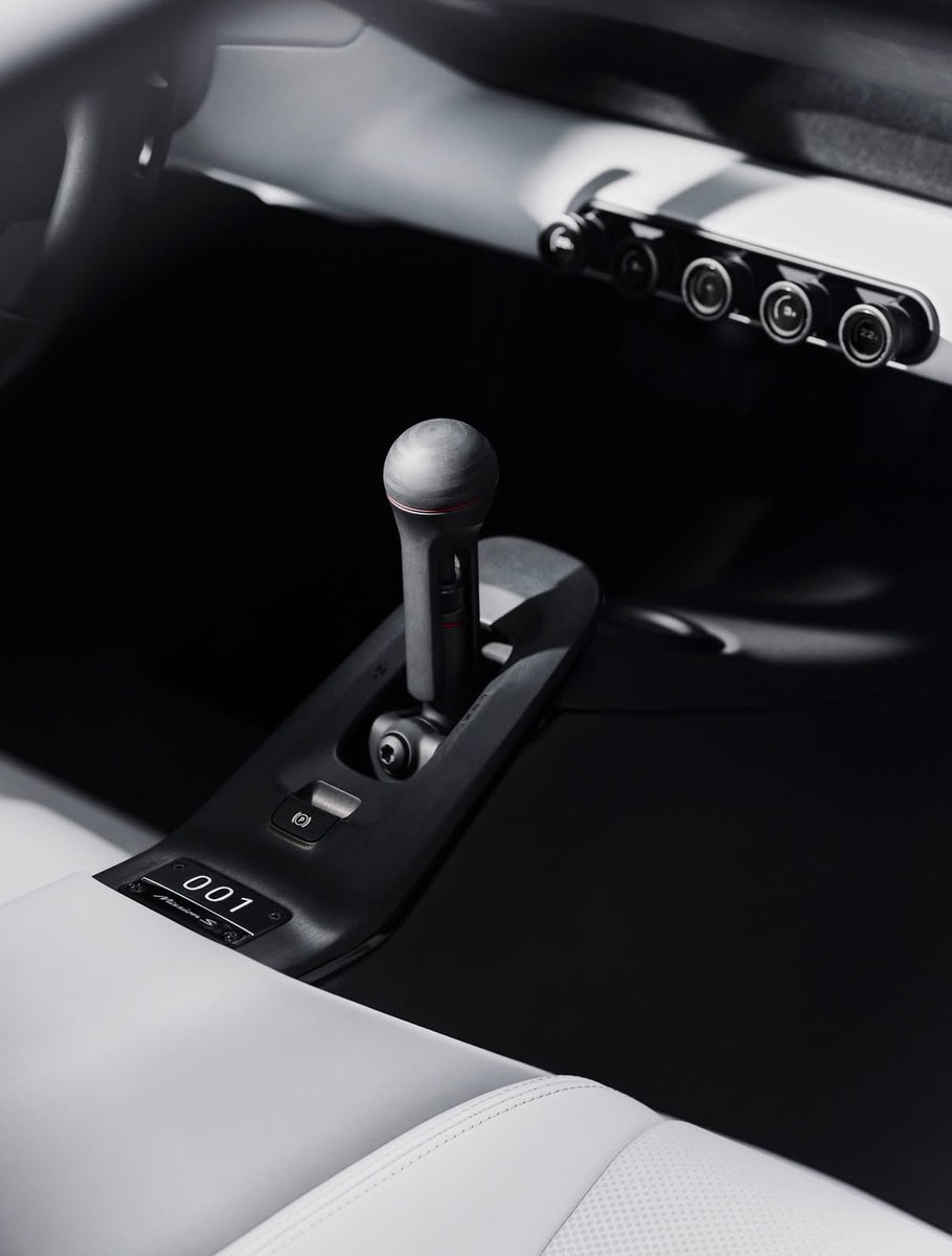 911addict_'s tweet photo. Porsche mission S

La marque allemande nous dévoila sa nouvelle arme. Une expérience de conduite tournée vers la piste et le pilote 🔨 https://t.co/QQ4pCe7GG8