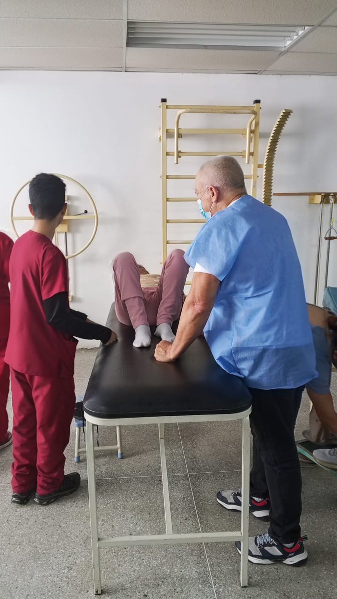 cubacooperaven's tweet photo. 🇨🇺 ¡Atención integral, laboratorio SUMA y rehabilitación en Caracas! 🏥 Las Dra. Ana Lilian Pupo y Beatriz Téllez (CDI Fuerte Tiuna) atienden en los CMP, mientras el CAT "Andrés Bello" realiza jornada en Pinto Salinas 1 junto a SUMA. 🩺🔬

#RevoluciónViva #CubaCoopera https://t.co/gubRoivRuG