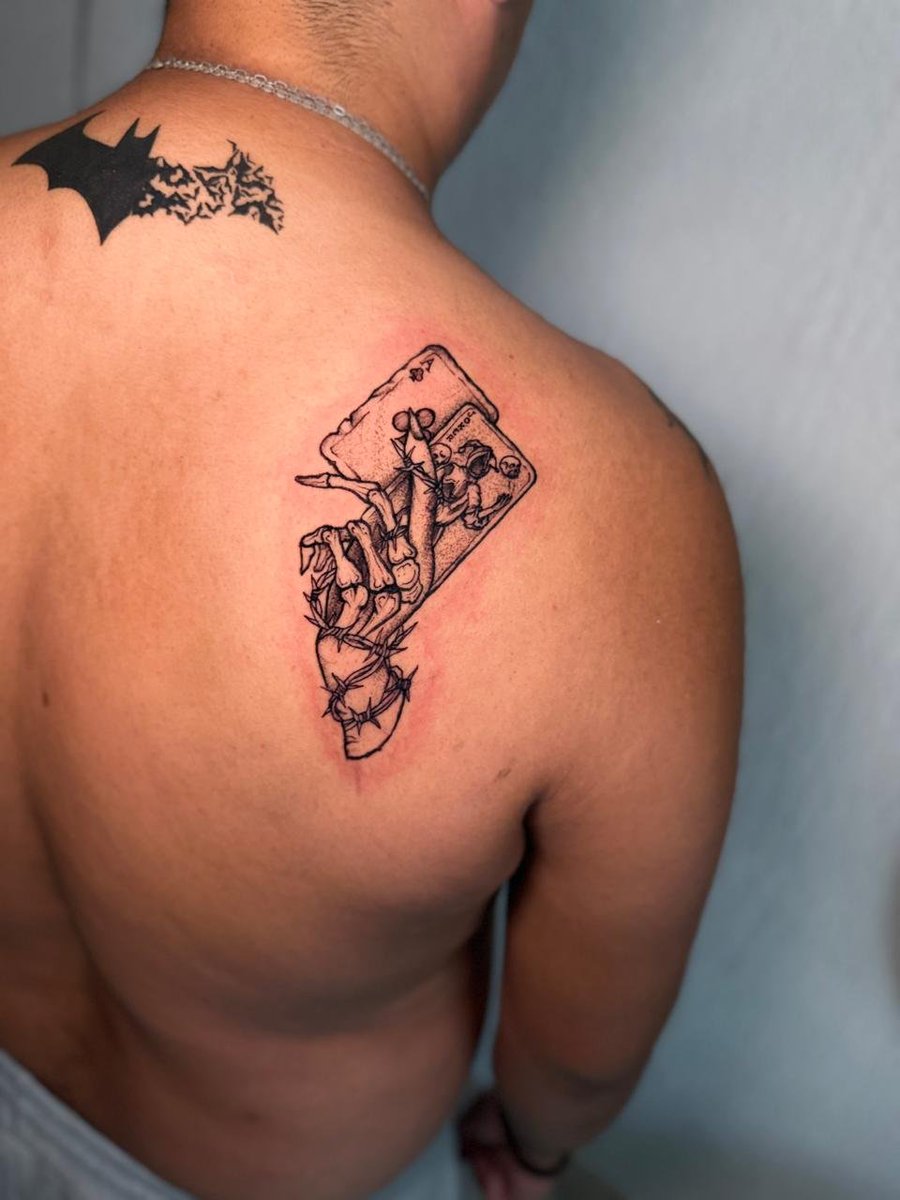 luisdom34036417's tweet photo. Me encantan los tatuajes la aguja en la piel https://t.co/yL2ArAjxVZ