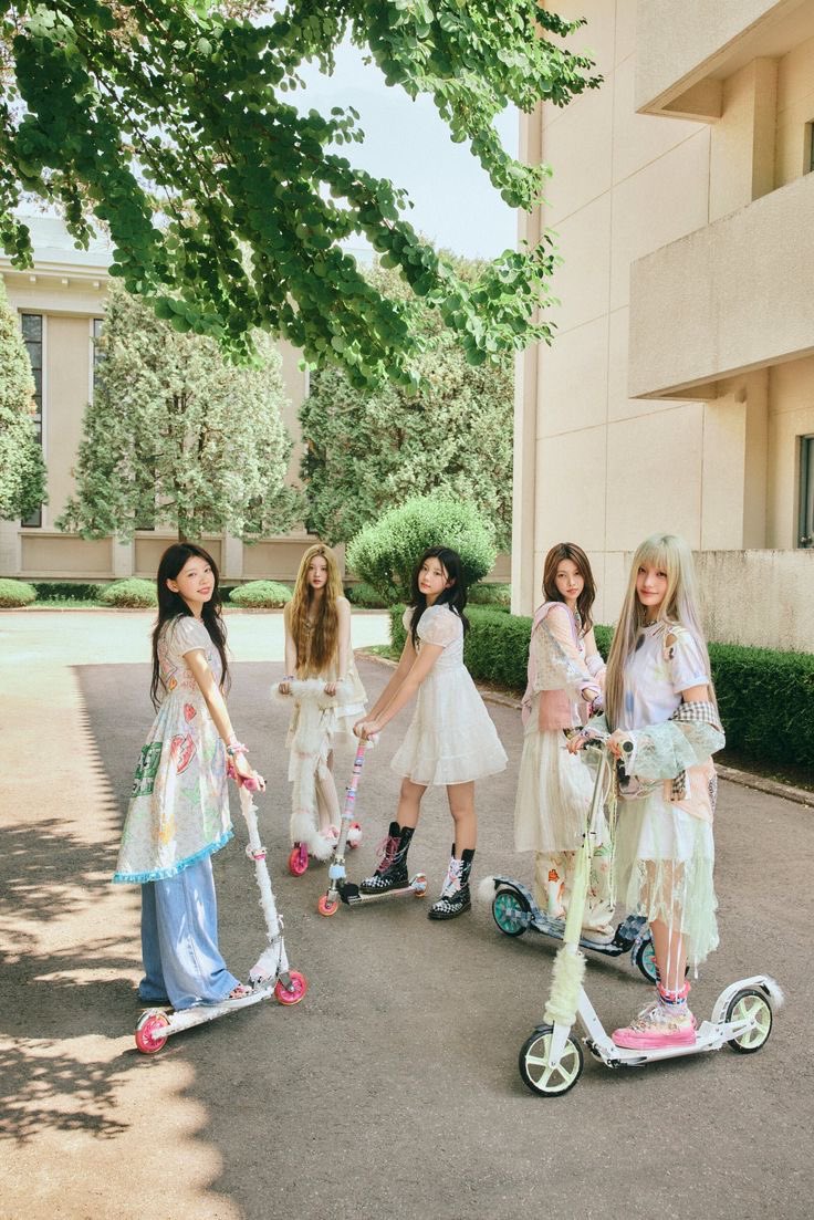 arnoloverviis's tweet photo. @ihanjz “sunny vibes” yk damn well you sounds ridiculous 😂😂 illit before kiiikiii’s debut btw https://t.co/TKwiaurZad