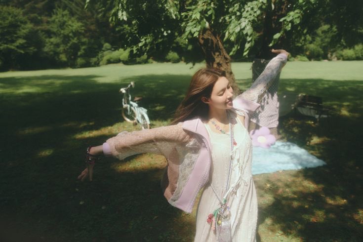arnoloverviis's tweet photo. @ihanjz “sunny vibes” yk damn well you sounds ridiculous 😂😂 illit before kiiikiii’s debut btw https://t.co/TKwiaurZad