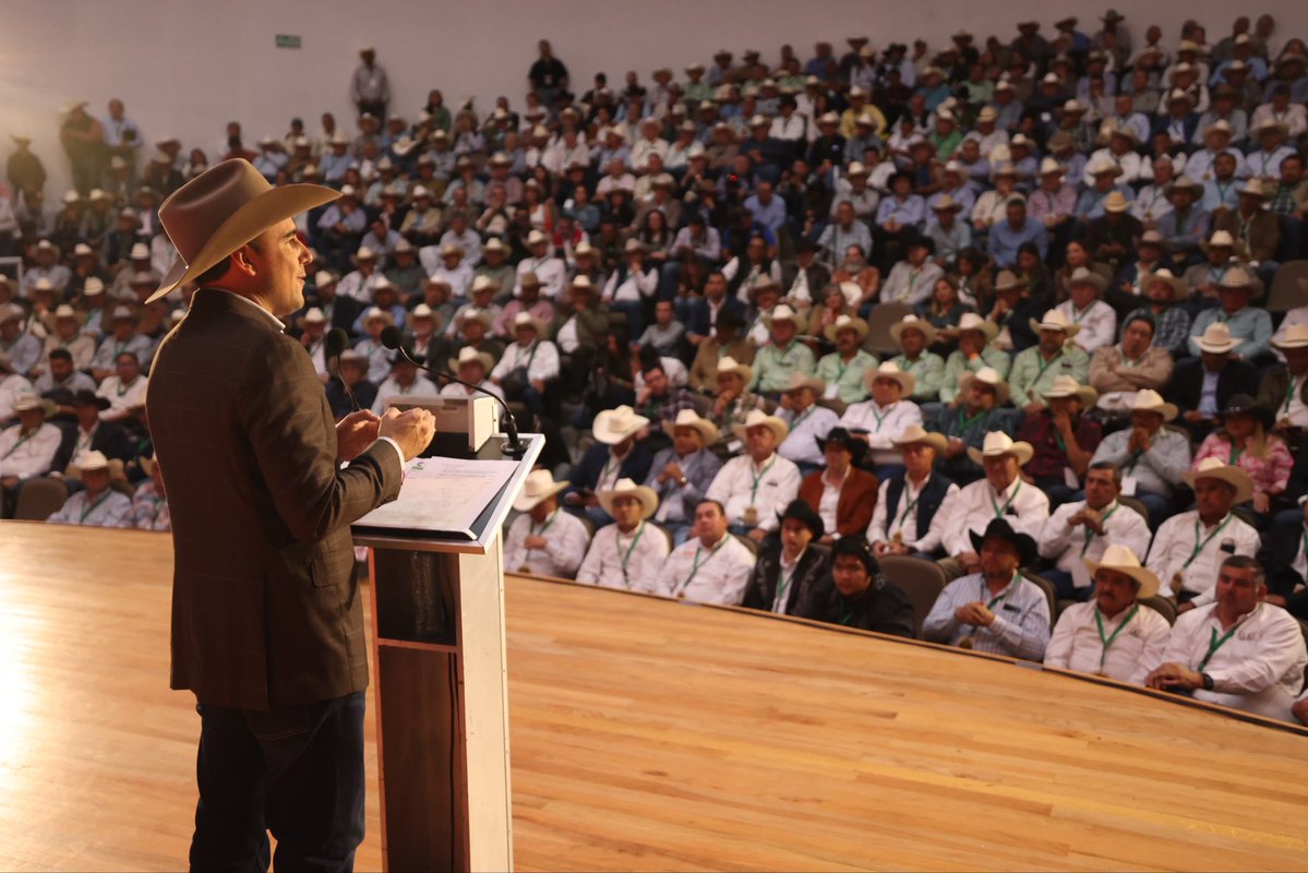 manolojim's tweet photo. Qué gusto recibir en #Coahuila a más de 1500 ganaderos de todo #México. Arrancamos en #Arteaga el inicio de los trabajos de la 90.ª Convención Nacional Ganadera, un gran encuentro para compartir experiencias y seguir trabajando unidos por la ganadería del país. (1/2) https://t.co/uzKbQuLD60