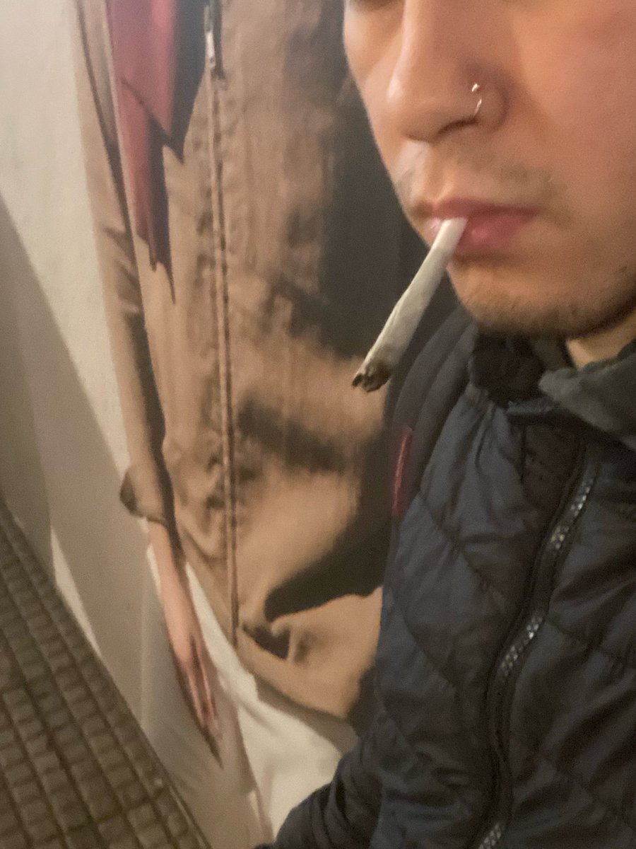 4leeeth's tweet photo. Vamo a quemar una #weed Siiono https://t.co/O8HjLE2us5