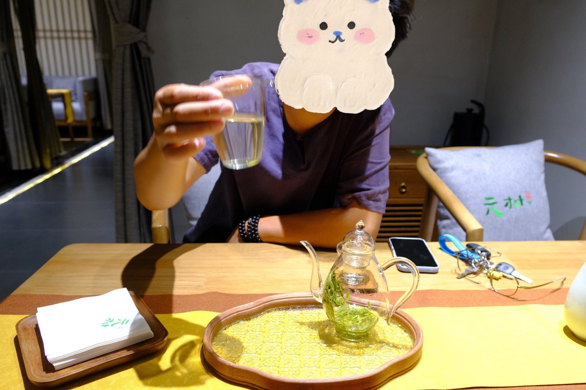 Paco_stark's tweet photo. Today’s snack: 堪茄貉 crispy chips with tea, a fun treat! https://t.co/L0DMCYc2FN