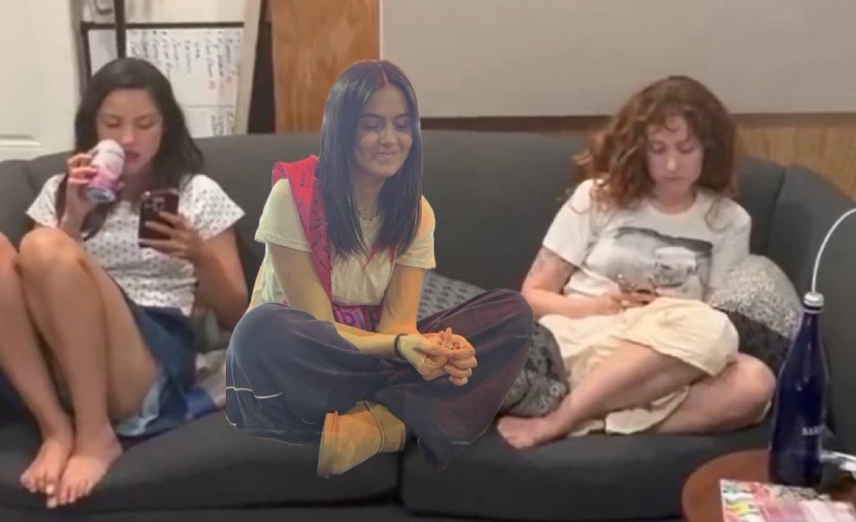 keiraputellas's tweet photo. shes just so happy to be there https://t.co/oPxMkpNyv9