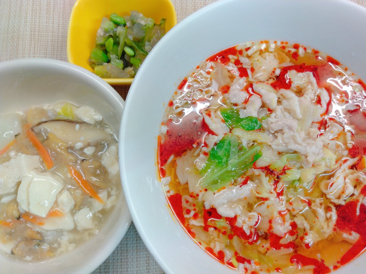 JASMINEshinyuri's tweet photo. 🌞本日の日替わりランチセット
・辛口🌶️豚しゃぶ醤油ラーメン
・アサリと豆腐のあんかけご飯
・枝豆とオクラの寒天寄せ
¥1000(税込)

毎週金曜日のランチタイムは鶏塩拉麺、醤油拉麺、海老雲呑麺、辛味噌拉麺などラーメンがメインのメニューをご用意しています🍜 https://t.co/WGFb9MXLZZ