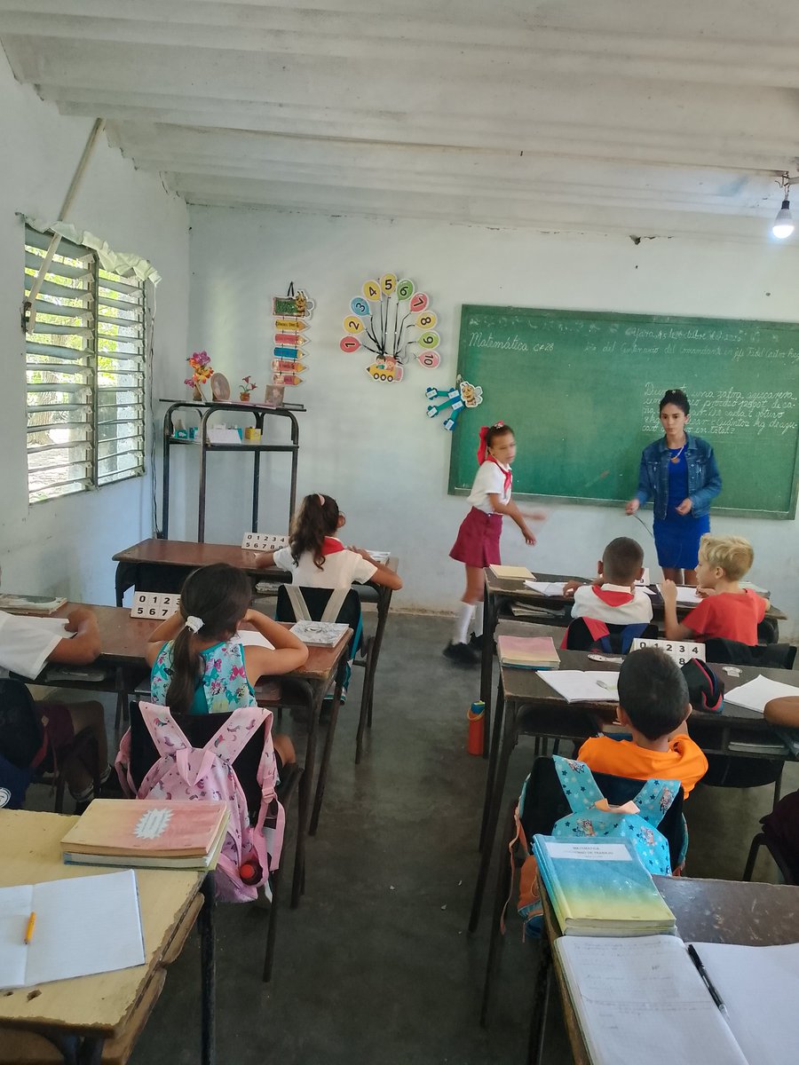 MarilisMor40555's tweet photo. De visita en la institución educativa primaria Ernesto Guevara del municipio Yara provincia Granma por parte del equipo metodológico evaluando la calidad del aprendizaje y las clases impartidas.#EducacionYars https://t.co/cssobO6Grz