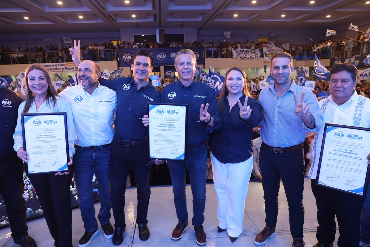AccionNacional's tweet photo. ¡En Tamaulipas, nuestras convicciones se convierten en acción! 💪🏼

Desde Tampico, nuestro presidente nacional, @JorgeRoHe, junto con nuestros diputados federales @_ATejeda y @ErnestoSR_MX, y la Presidenta Estatal @GloriaGarzaTam y el Secretario General @CesarTruko, entregó los nombramientos a quienes encabezarán las Coordinaciones de la Defensa de la Patria, la Familia y la Libertad:

• @dralejandrogbr — Aldama.
• Ada Gabriela Verlage Friedman — González.
• @ChuchoNader — Tampico.

Seguiremos trabajando por el bien y la prosperidad de las familias tamaulipecas. 🇲🇽

#PatriaFamiliaYLibertad