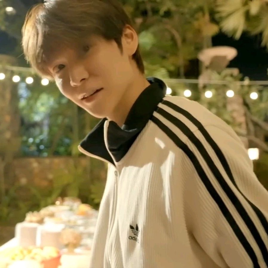 eunmaew's tweet photo. จากผู้บริโภคสู่พ่อค้าครับ
Eunseok x Adidas Musinsa Edition 💙

I vote for #RIIZE on #2026MAMAVOTE https://t.co/bXo0MTas5V