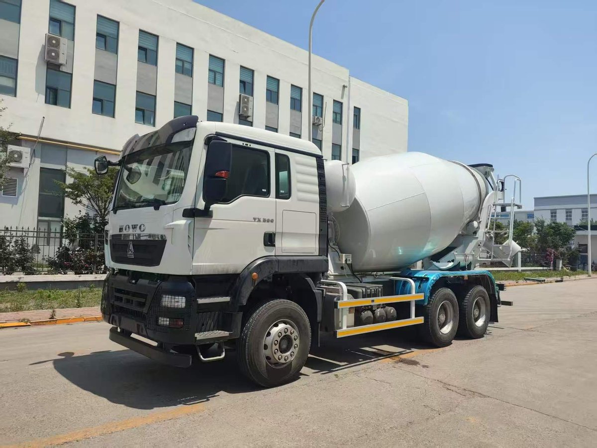 Ciel001204's tweet photo. 2026 New HOWO 10CBM 380HP Concrete Mixer Truck IN STOCK!
• Cab: TX-F cab with single sleeper and air conditioning
• Engine: Weichai WP10.380E22, 380 hp, Euro II emissions
• Mixer drum capacity: 10 m³
• Dimensions: 9370 × 2580 × 4000 mm
Welcome to inquire!
#howo #mixertruck https://t.co/GASStN5hqS