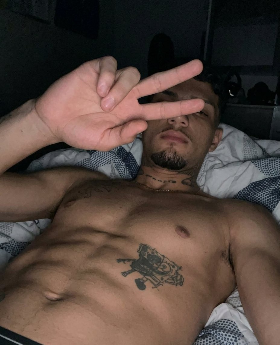 negotatuadu's tweet photo. quem quer ver minha pika babada https://t.co/sLagZZO08m