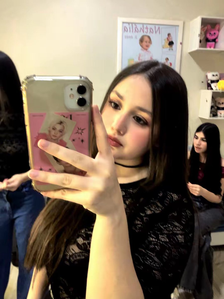nihhankk_'s tweet photo. 𑣲 poste uma foto sua com três dos seus favs e deixe seus moots escolherem quem combina mais com você ˚⟡˖ ࣪ https://t.co/bKmujZRey4