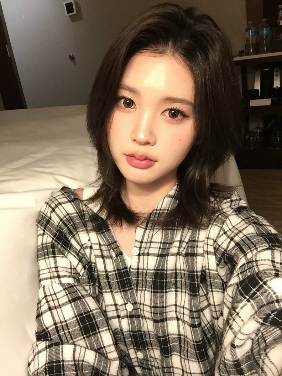 picsforana's tweet photo. #A_NA weverse update ᰔ https://t.co/k0hDWK8XYj