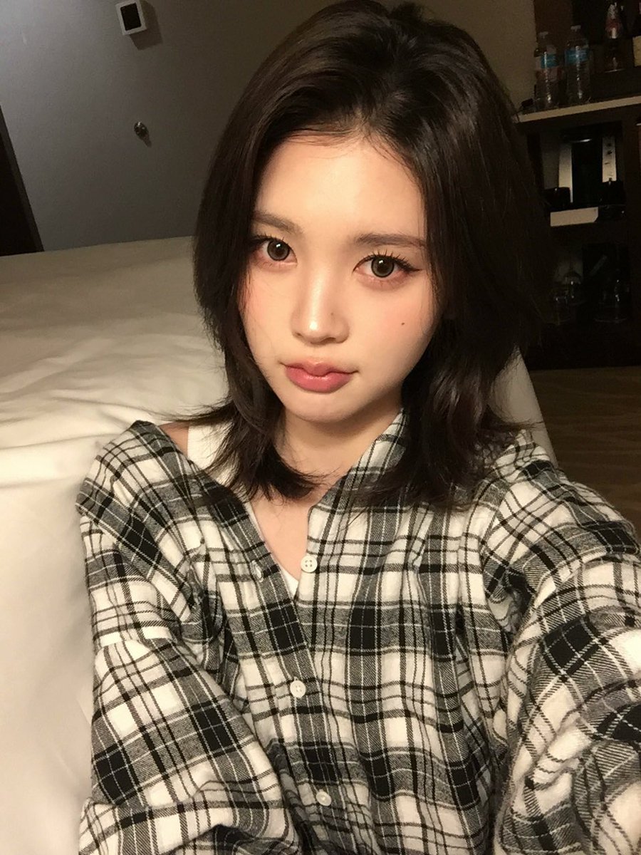 picsforana's tweet photo. #A_NA weverse update ᰔ https://t.co/k0hDWK8XYj