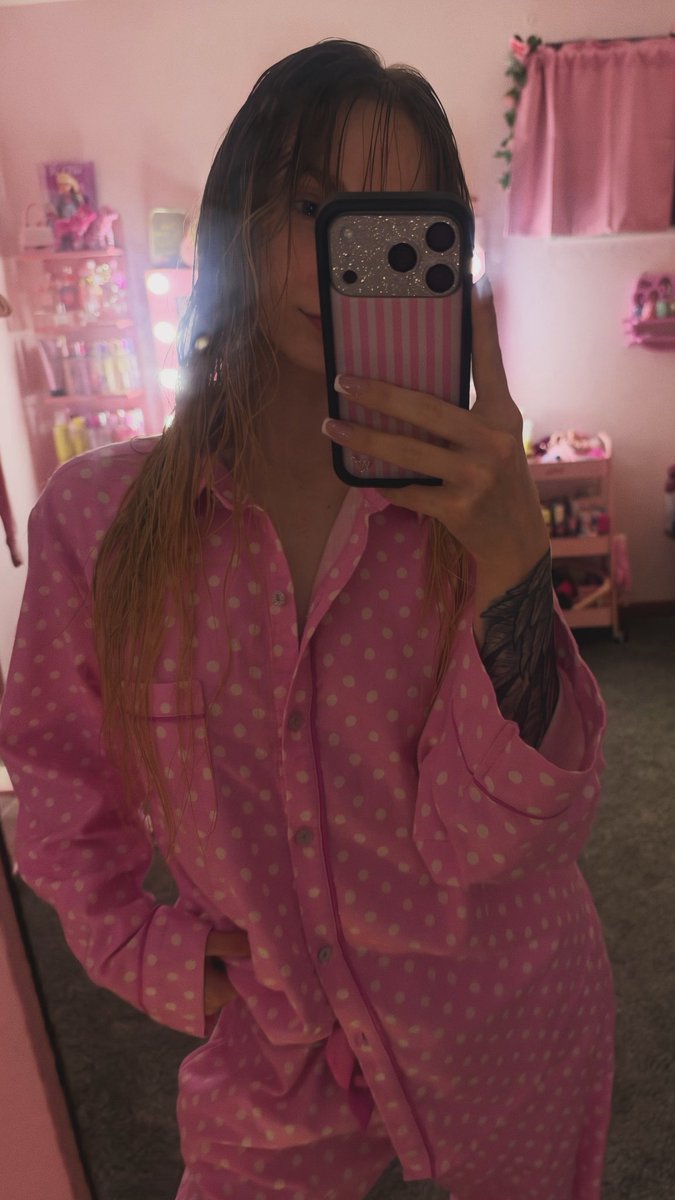 virgoshordie's tweet photo. pink for bed 🩷 https://t.co/hSr7THXUWF