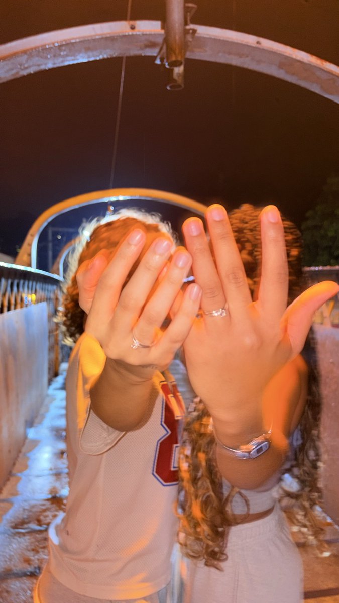 isasantosz1's tweet photo. tive ansiedade e entreguei as alianças💍☹️ https://t.co/pIbnNJfVPZ
