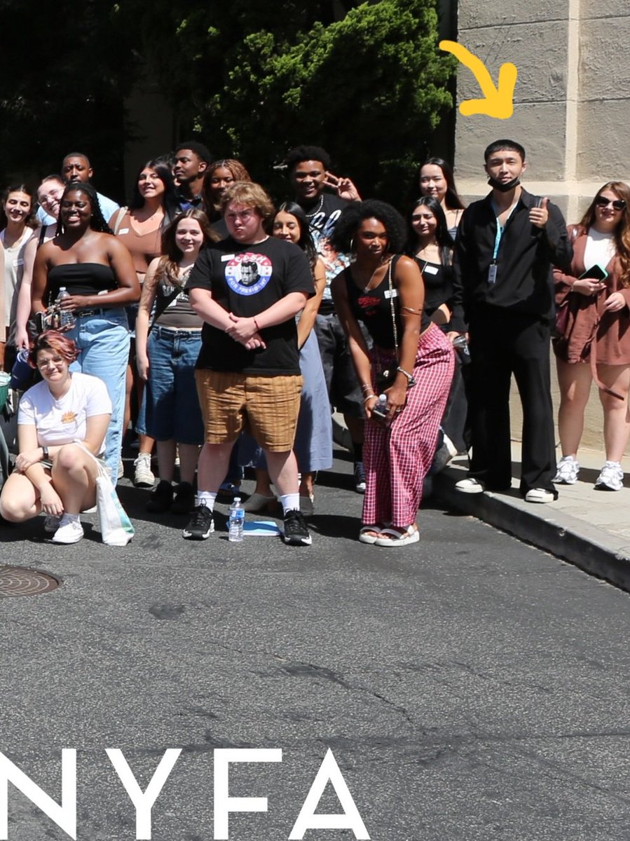 CEntMelons's tweet photo. #LayZhang(#ZhangYixing) is attending the New York Film Academy.

The school's student account shared a group photo of new students on Sep 16, with Lay spotted on the far right. https://t.co/qU1Fn3NHv9