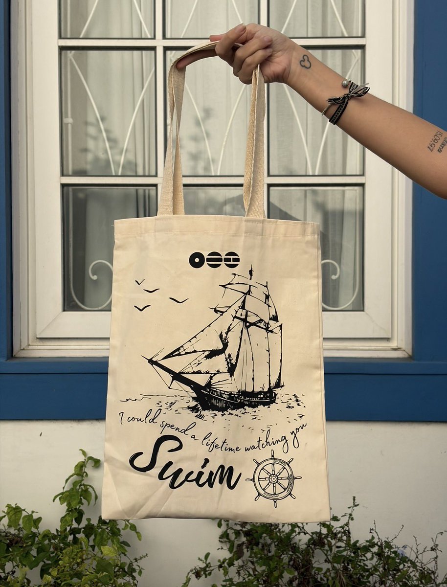 corynstore's tweet photo. Aproveitando para divulgar as nossas ecobags que estaremos vendendo nos três dias de show, apenas R$ 50,00. 

perfeita para encher de brindes, a ela é resistente viu e quem comprar ganha um botton!

quem quiser pode reservar pq temos uma quantidade limitada https://t.co/l3W1bcxb31