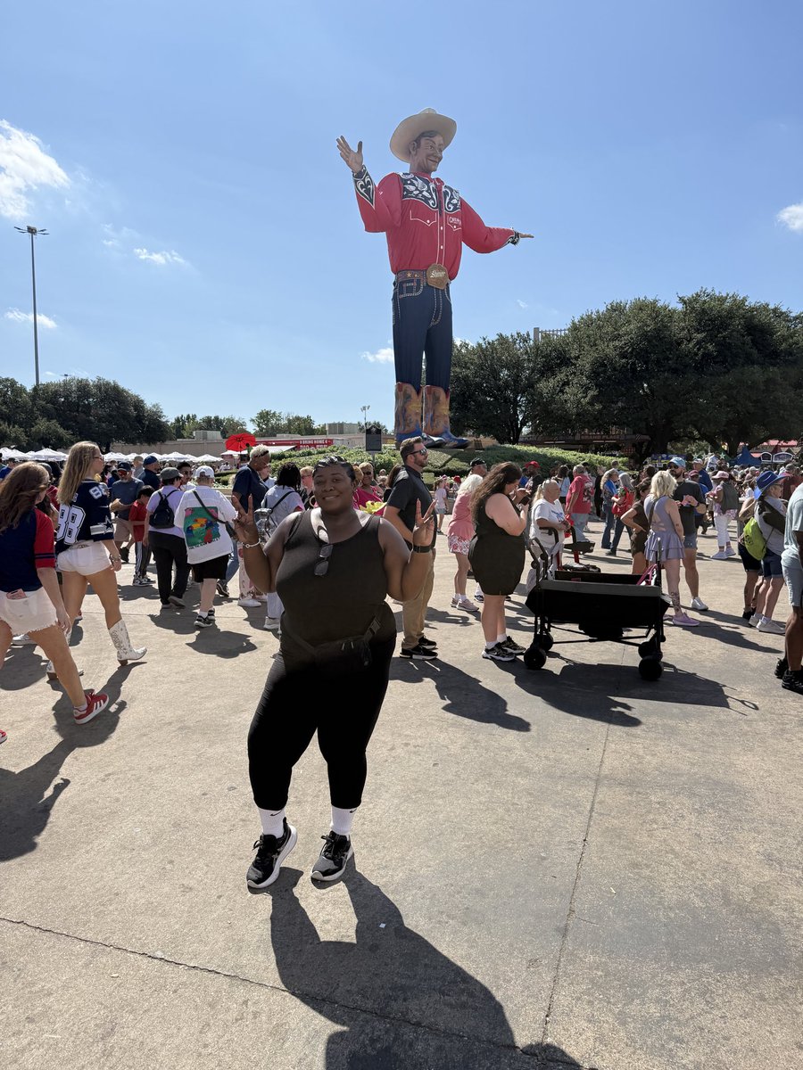 Saturday__Love3's tweet photo. Had to go see my boy Big Tex at the Texas State Fair today! #TexasStateFair https://t.co/OaeFGKE1RR