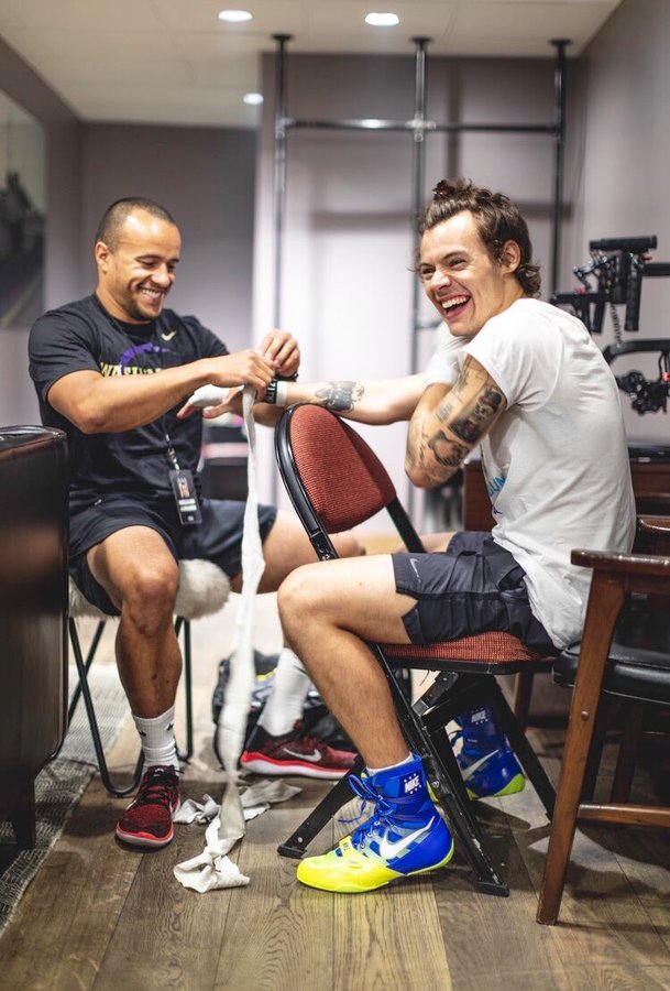 TeamDirectionBR's tweet photo. E quando o Harry teve hiperfoco em aulas de box https://t.co/HDDFRIR6s6