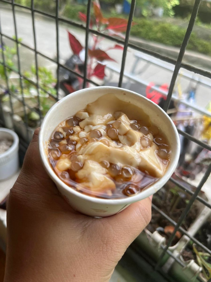 Emerald_jane01's tweet photo. Goodmorning!⛅️🤍

Breakfast for today:
Taho-masarap lalo na yung mainit-init pa😋 https://t.co/Y5XROPIOok
