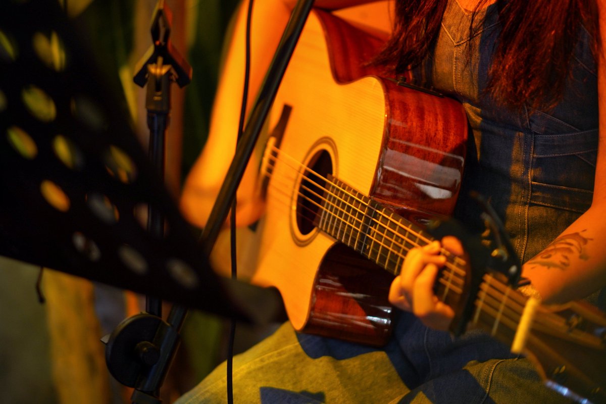 EugeneRukuni's tweet photo. Just left the indie folk show of the year—soaring vocals, raw guitar riffs, and that intimate venue buzz gave me chills. Can’t stop replaying “Wanderer” on loop! https://t.co/JhiWK2MEoS