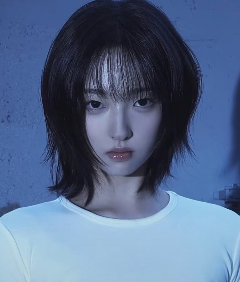 voraloops's tweet photo. Vora’s beauty, even back in her pre-debut era, screamed “girl crush” she’s insane 

predebut :                                             now : 

#VORA #보라 #A2OLITE #A2O https://t.co/Mhr7THizrF