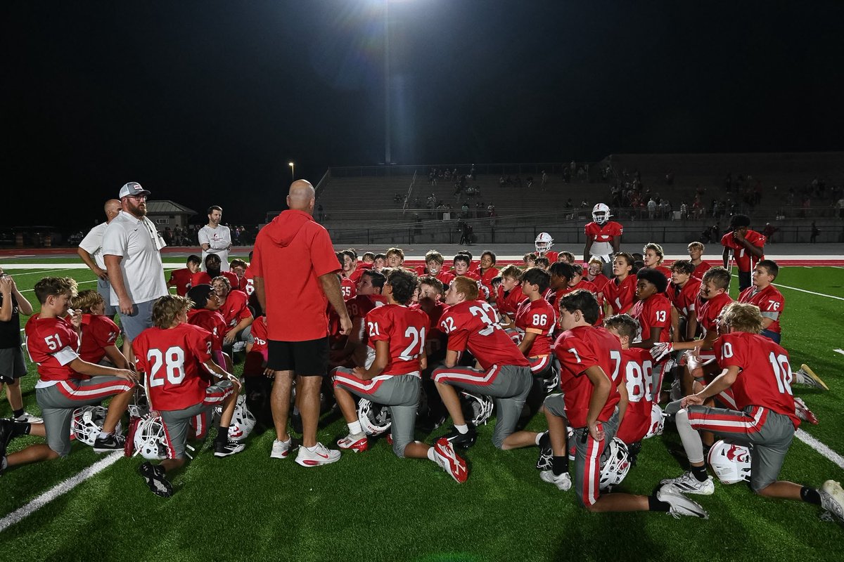 HuskyFast's tweet photo. Congratulations to our 7th grade on a 39-22 win over Thompson!  The Huskies finish 7-1 on the season. Great group coming up! https://t.co/umjIPd1XYh