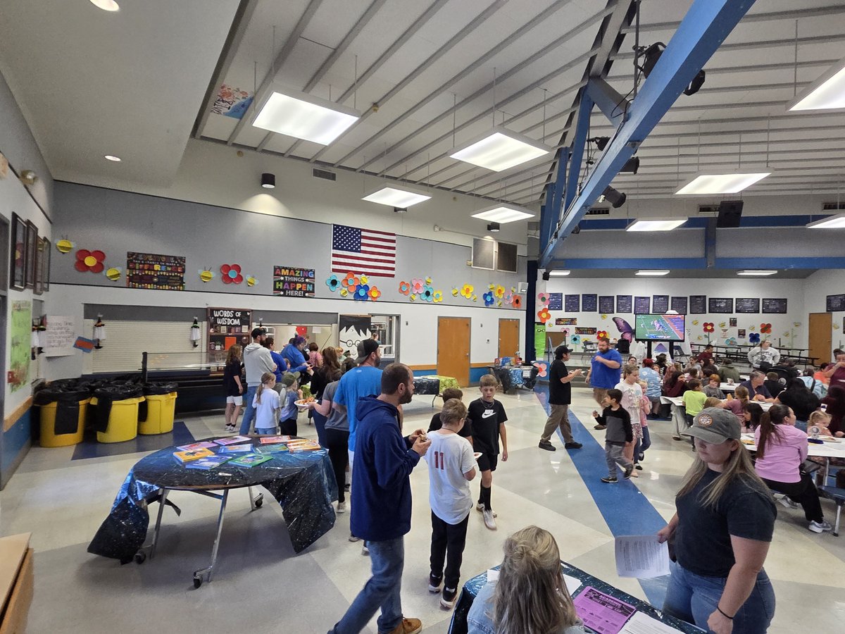 chris_schumaker's tweet photo. ELA Night at our Elementary School. PIZZA, the Seahawks game on the TV, many reading activities to engage in, the VFW promoting their book reading contest, Book Fair, prize drawing, and a local author reading her book. YES, it was a great community night. https://t.co/wM9n4rYAAj