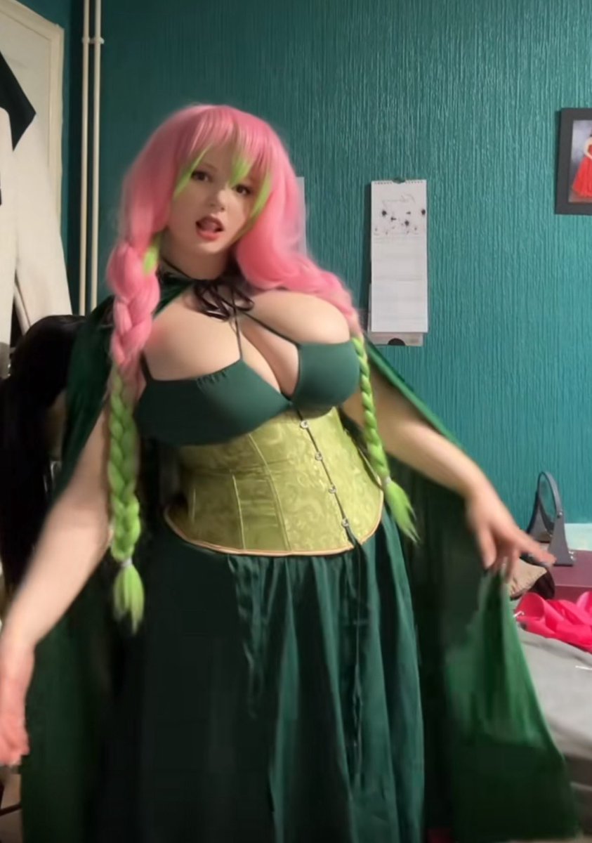 YdD94TGel's tweet photo. Remember El/Hobby.cosplay is a sfw cosplayer only🤭 that means that when you see her mounds slosh around like complete wobble meat it's totally not nsfw! Dm if you wanna talk about how cosplay is consent  #cosplayisconsent #cosplaynsfw #goon #porn #tits #goonfuel #massivetits https://t.co/woXQED3V2X