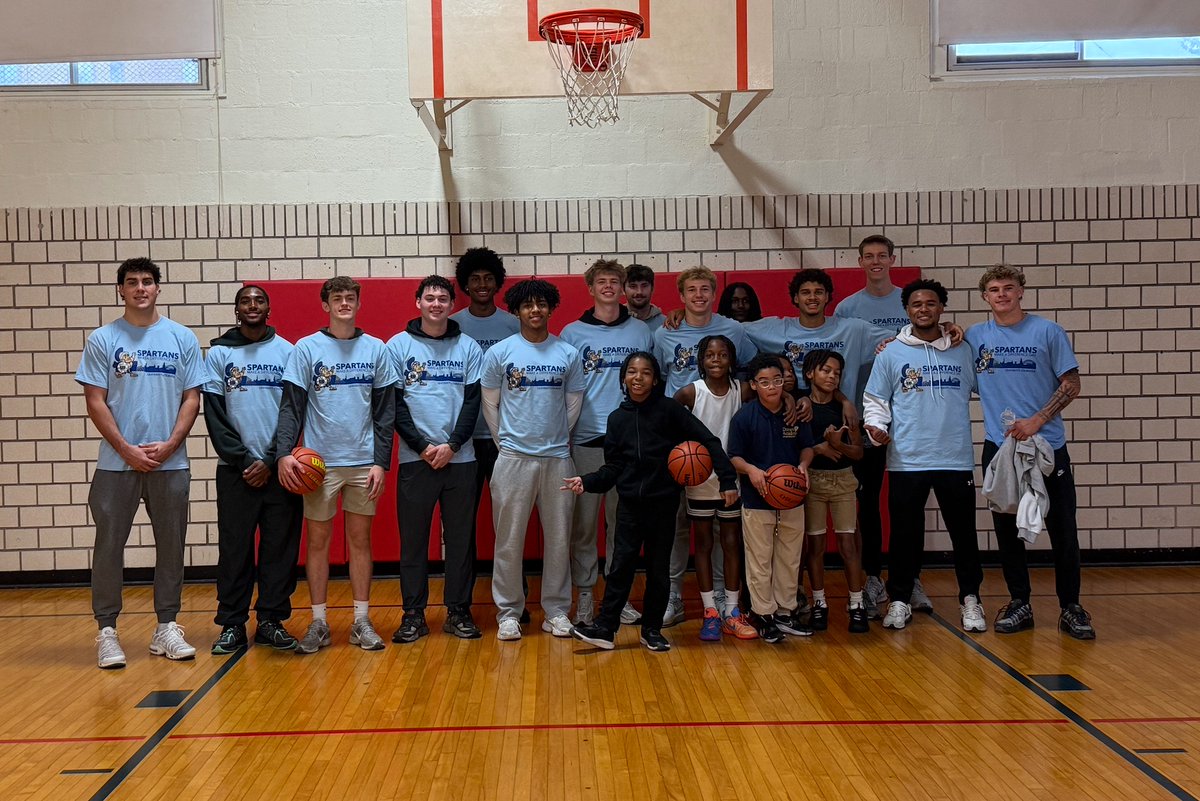 UDHoops's tweet photo. As part of more than 700 UD student-athletes, our guys had a great time doing their part for Spartans Make-A-Difference Day today! We had the opportunity to do some amazing work with the Dubuque Dream Center Academy! #FlySparty #RepTheDBQ https://t.co/yRsakboBL4