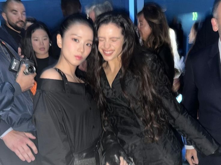 LilithNightly's tweet photo. 📸 • SIS!!! Lilith Nightshade compareceu a festa de lançamento do novo single de sua amiga Elena, “Tangerines &amp; Aquamarines”. #soty https://t.co/um755g0nFL