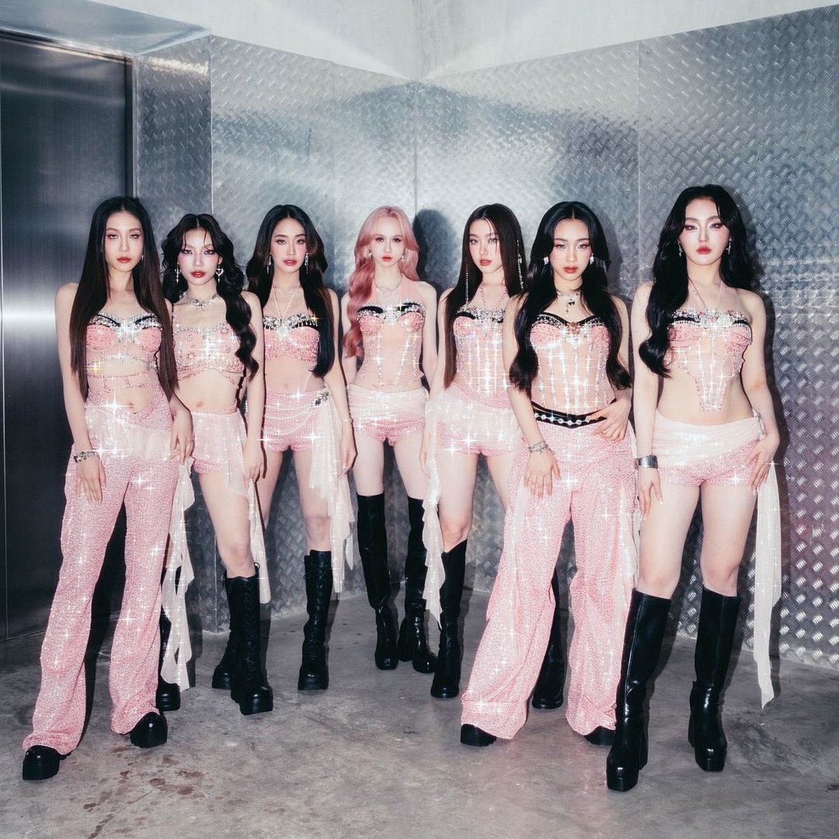 vyralhq_'s tweet photo. 🇹🇭 Thai artists LISA, 4EVE, Daou Pittaya, LYKN, PROXIE, BamBam, and Keng Harit have received nominations at the 2026 BreakTudo Awards!

A total of seven Thai acts earned eight nominations across various categories, highlighting the growing global recognition of Thai music.

Congratulations to all the nominees! 🏆✨

#BreakTudoAwards2026 #TPOP #ThaiArtists