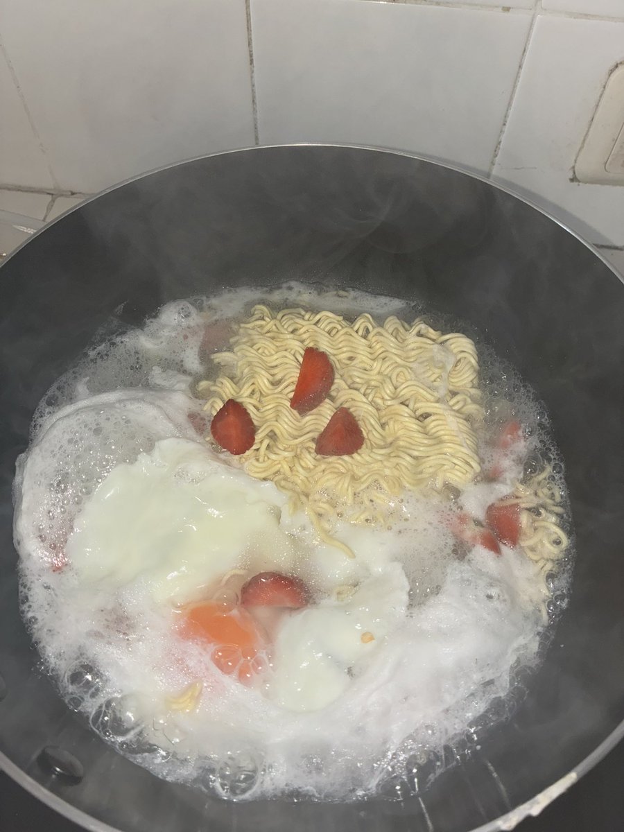 debuviolet's tweet photo. indomi rebus make stroberi & cabe
SEGER MANTEP SEDEP NO DEBAT
#makan #indomie https://t.co/ZJz5qXXFDw