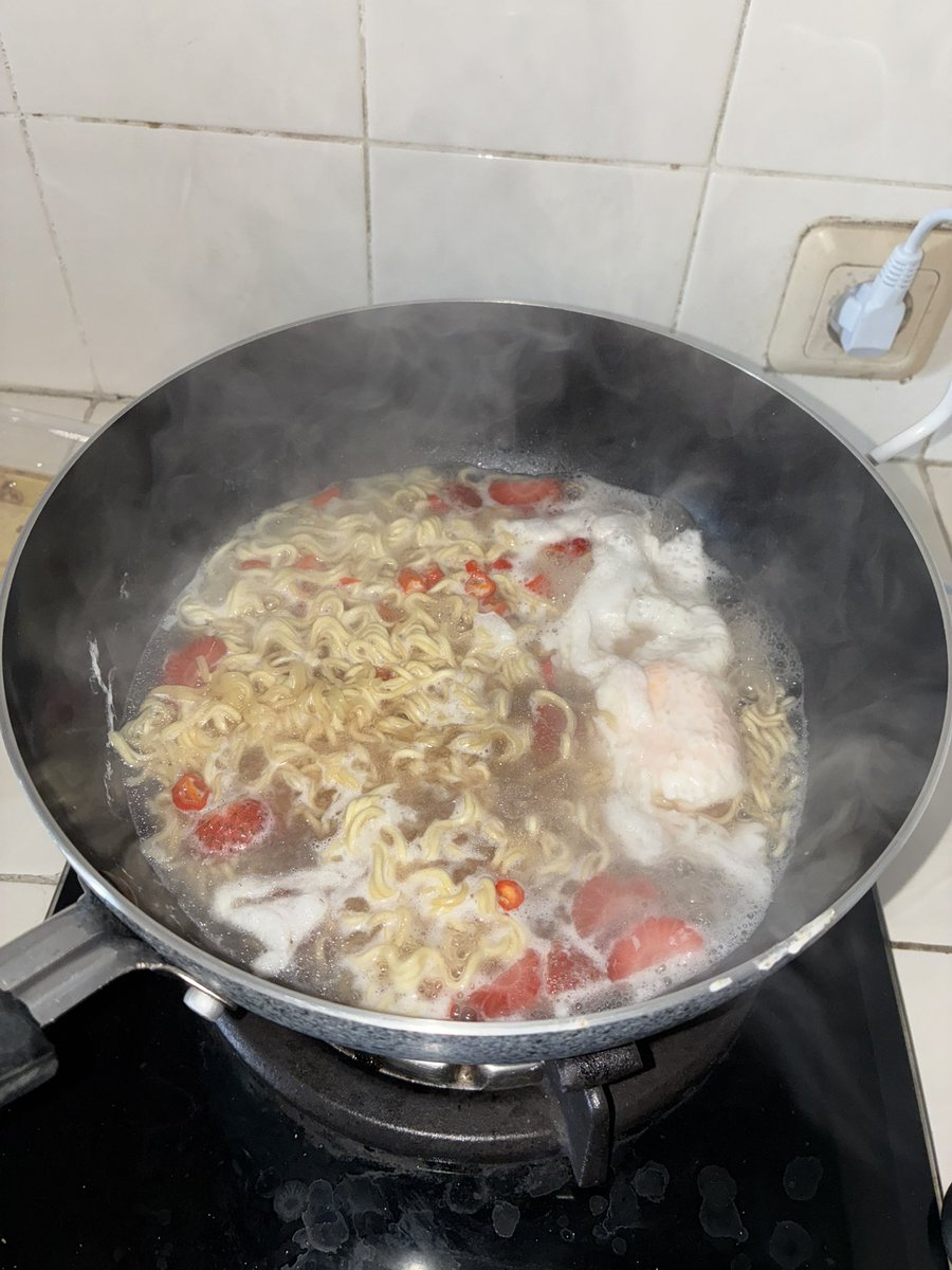 debuviolet's tweet photo. indomi rebus make stroberi & cabe
SEGER MANTEP SEDEP NO DEBAT
#makan #indomie https://t.co/ZJz5qXXFDw