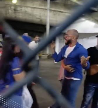 Gustavo29972944's tweet photo. Lo soltamos o es muy temprano ?? La vaina está empezando, pero ya turnos sinverguenzas como los de ÁNGEL REYES ! Merecen soltarle a este para que le diga sus cosas !…. https://t.co/wr9ZAjBHa2