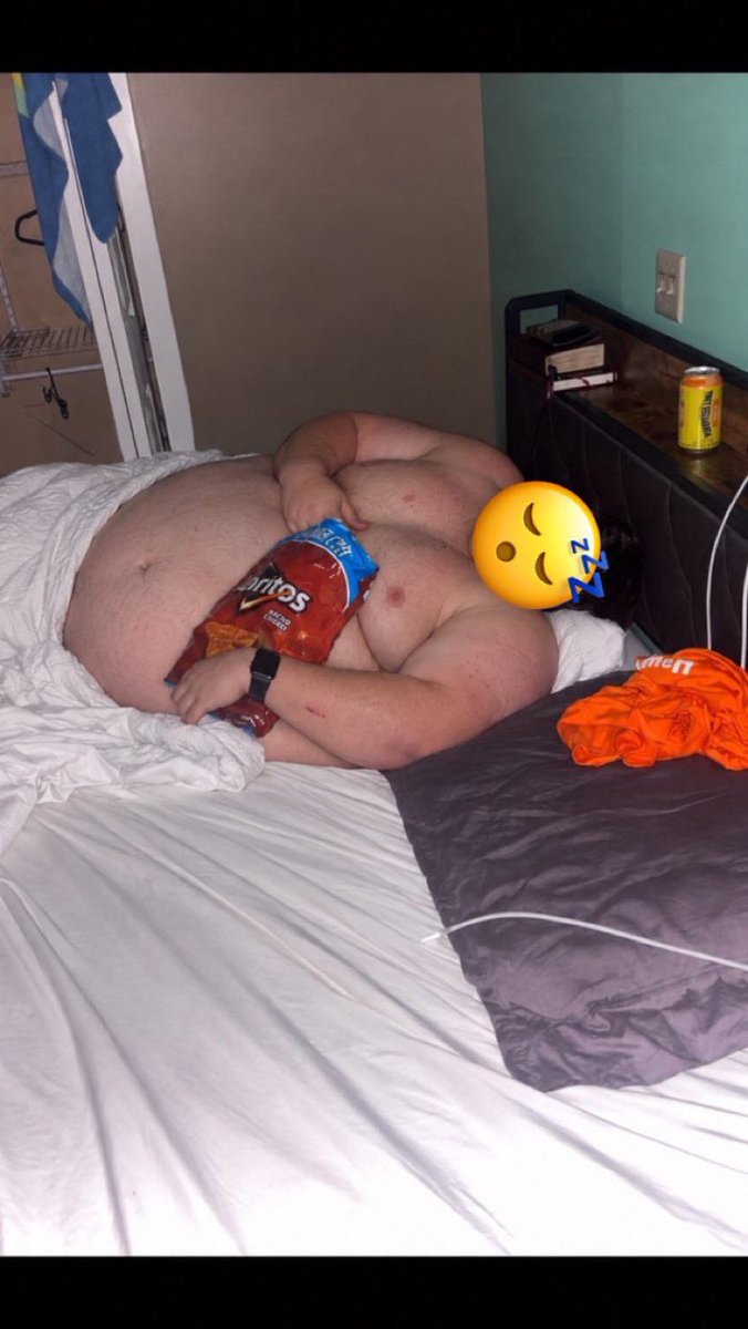 SamMFjohnson's tweet photo. Guess my roommate didn’t feel like going to class today #nukehim https://t.co/k0F0eTQS9Y