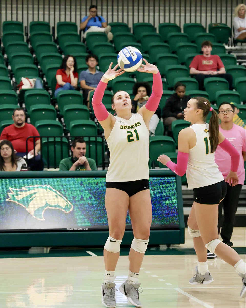 cppvolleyball's tweet photo. Dig Pink Dub 🎀

Broncos improve to 15-3 on the season and 7-1 in conference play with a three-set sweep over Cal State San Marcos!

Sarah Ybarra led the attack with 19 kills on .679 hitting, while Elle Walker added 16 kills and Paige Bowyer contributed 38 assists.

#WeAreCPP https://t.co/Lx0zAxXpyN