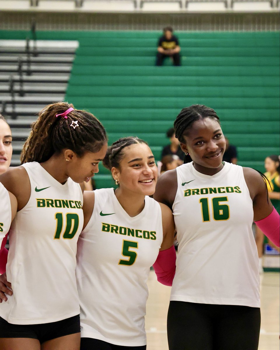cppvolleyball's tweet photo. Dig Pink Dub 🎀

Broncos improve to 15-3 on the season and 7-1 in conference play with a three-set sweep over Cal State San Marcos!

Sarah Ybarra led the attack with 19 kills on .679 hitting, while Elle Walker added 16 kills and Paige Bowyer contributed 38 assists.

#WeAreCPP https://t.co/Lx0zAxXpyN