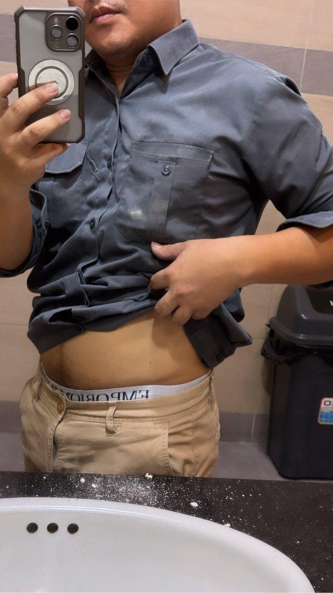 rak_vi12345's tweet photo. ជីវិត​សល់តែ​ក្បាល​ពោះ​…….🥹🥹🥹 https://t.co/qm6nkXyQh3