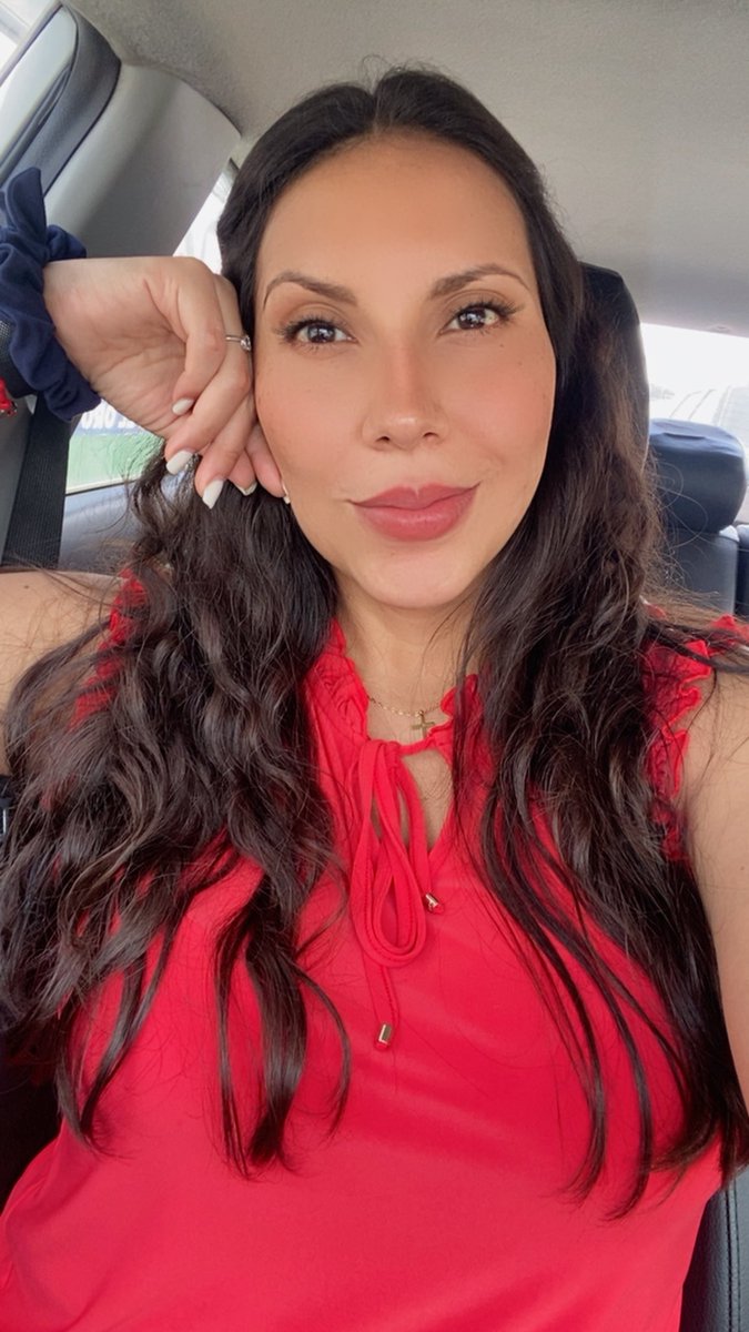 paulinafc91's tweet photo. Por la mañana soft, por la tarde dark 💋🔥 #redlipstick https://t.co/6PQuYBLjOC