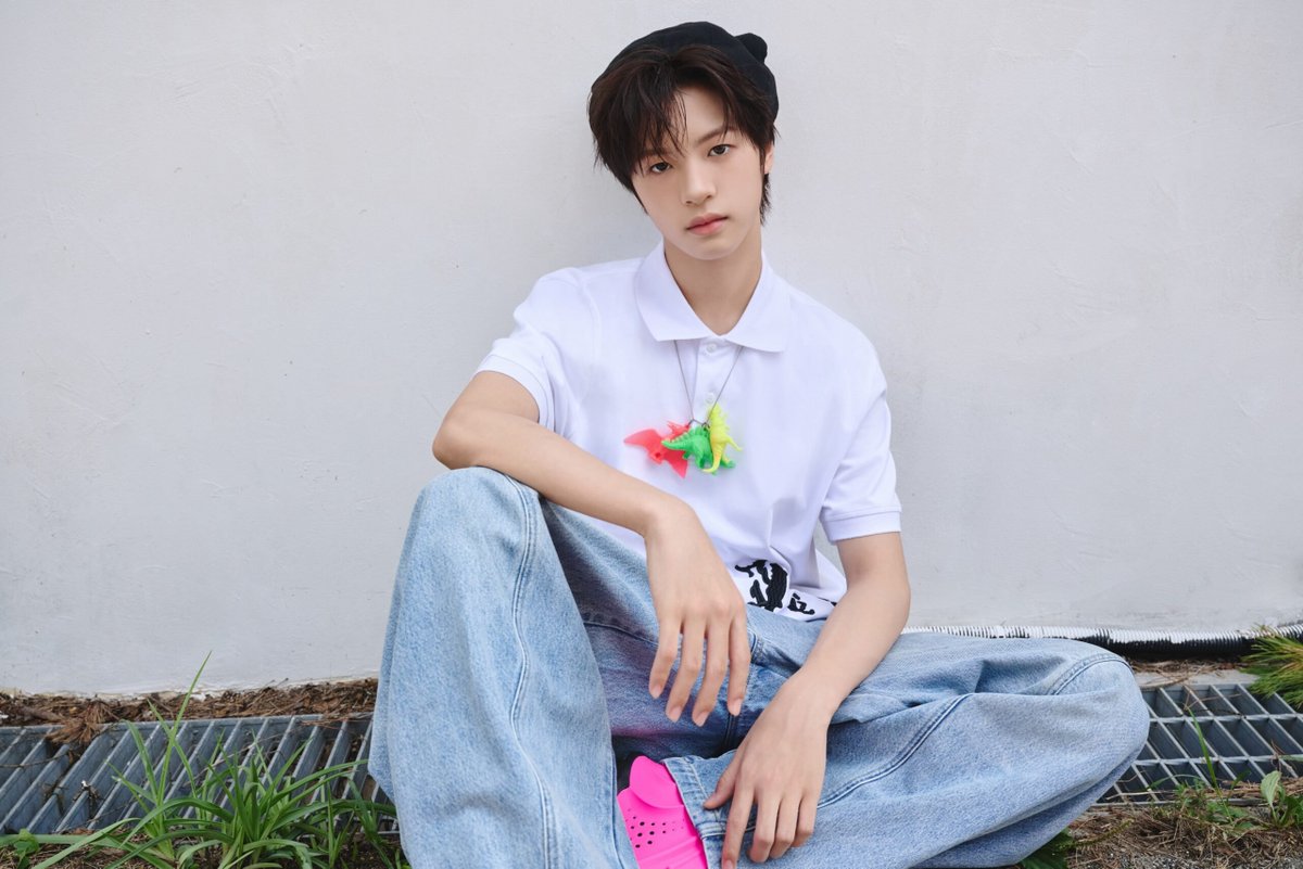 Liuhhanze's tweet photo. Every bond begins with a simple hello. Before you walk this journey with me, let me introduce myself properly. ​Hi, I’m Liu Hanze (刘瀚泽), but you can call me Zet. Proudly standing here as a newly debuted member of A2O SOUL. Nice to meet you. https://t.co/0mjQUrKb6V
