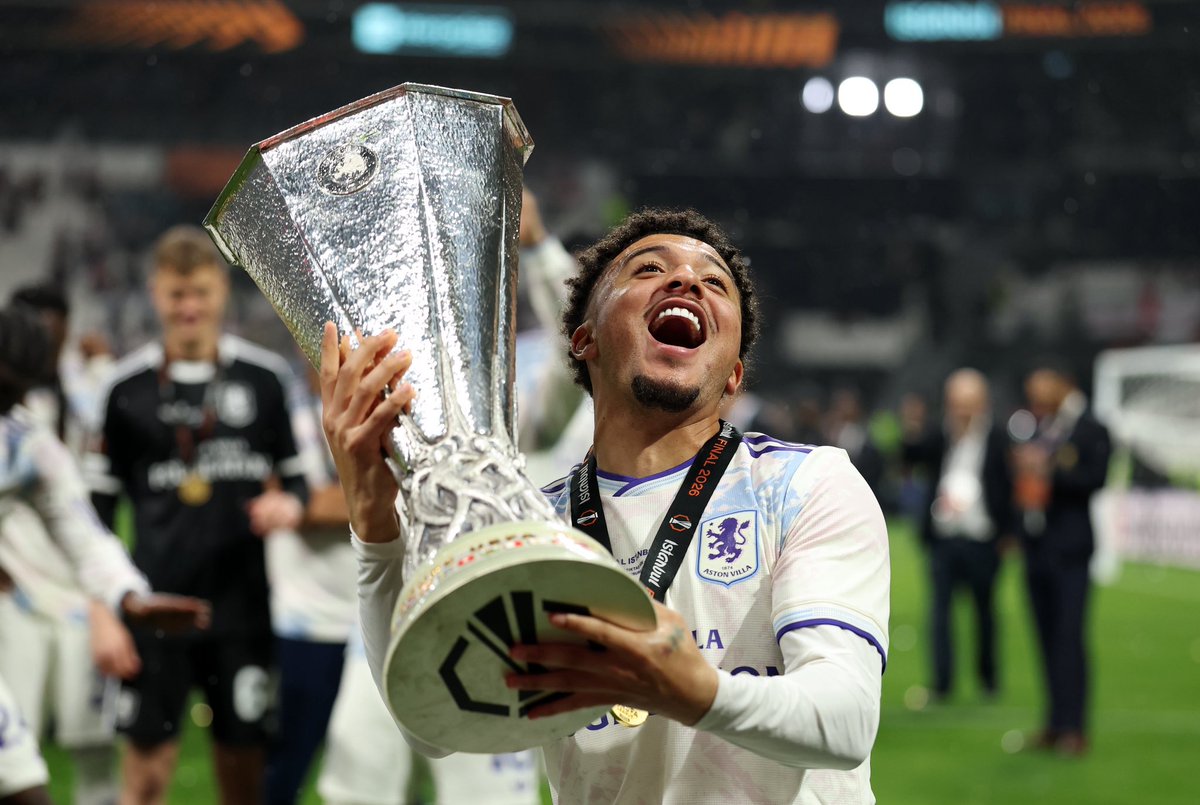 FabrizioRomano's tweet photo. 🚨🔵⚪️ Getafe submit official proposal to Jadon Sancho to try sign him as free agent.

Sancho has proposals from Middle East but Getafe want to ‘repeat’ the Greenwood deal and sign Jadon.

After Carvajal, Getafe try for one more star signing on a free. https://t.co/Jddhvz0zgR