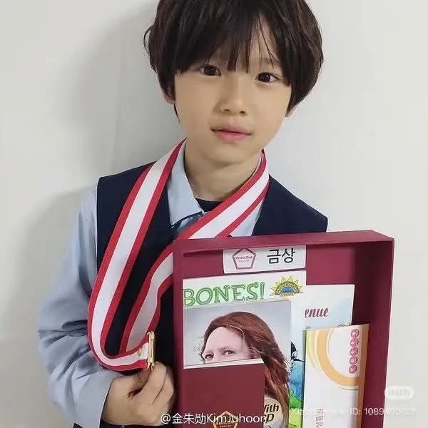 JUHOONGLOBAL's tweet photo. #JUHOON : PROVING THAT DEDICATION KNOWS NO LIMITS 🌟

Recently, fans discovered positive comments from his teachers regarding his academic progress. These remarks offer a glimpse into JUHOON’s impressive personal growth and dedication to learning: 

- Academic Excellence: Maintained straight A's across core subjects (Korean, Math, English, Social Studies, Science), ranking in the top percentiles. He pushed his high school practice English exam score up to a 97 (Grade 1) and scored 100+ on the iBT TOEFL.  

- Top School Aspirations: Prepared for competitive admissions at prestigious autonomous private high schools like HAFS and Hana High School.  

- Athletic Talent: Formerly part of a youth group for a professional football club, showing great physical fitness and earning recognition as a true all-rounder.  

- Growth Mindset: Showed strong resilience by working through score plateaus and continuously targeting a perfect 100.  

Seeing how dedicated JUHOON has been both in school and in sports is genuinely inspiring. Balancing academics, physical training, and big goals takes a lot of hard work, and his drive to keep improving says so much about who he is. We're really proud of how far he's come and excited to see him keep reaching new heights! 💖✨

#JUHOON #주훈 #ジュフン #金主训 #CORTIS #코르티스
