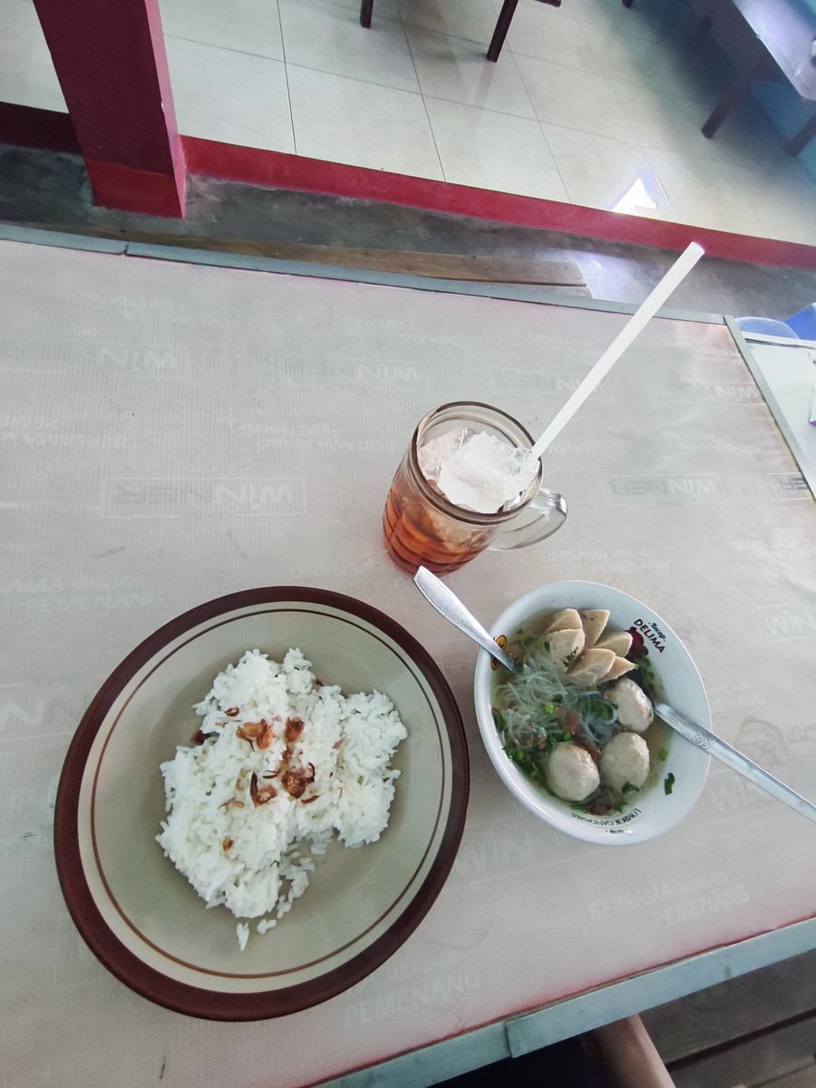 BulatTahu84680's tweet photo. Mari sarapan https://t.co/SZ7Y8FuFRl