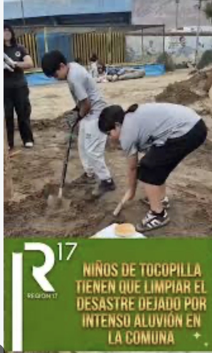 difamadores's tweet photo. Los milicos limpiando la piscina de un vecino del distrito !!!! 
Los propios niños de Tocopilla limpiando su Colegio …. 
#KastMiente https://t.co/fzmBgxn7GS