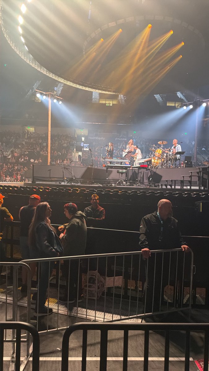 Chatiito25's tweet photo. Kacey Musgraves Tonight ✨ https://t.co/jIfyR5kaJs