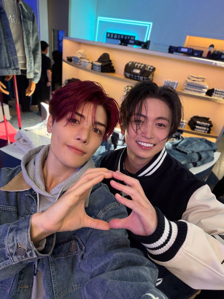 andTEAM_members's tweet photo. Tommy Hilfiger × FRGMTイベントで
つなくんと撮ったよ~✌🏻✌🏻
つなマルポーズ🫶🏻

@tommyhilfiger
#TommyHilfiger
#THxFRGMT
#andTEAM #エンティーム #MAKI https://t.co/o2yJv9rxR8